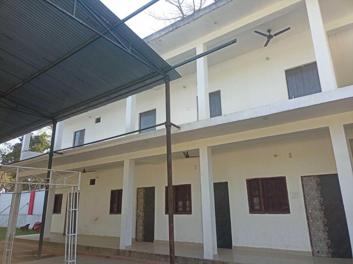 Oyo Hotel Ss Grand Lucknow Exterior foto